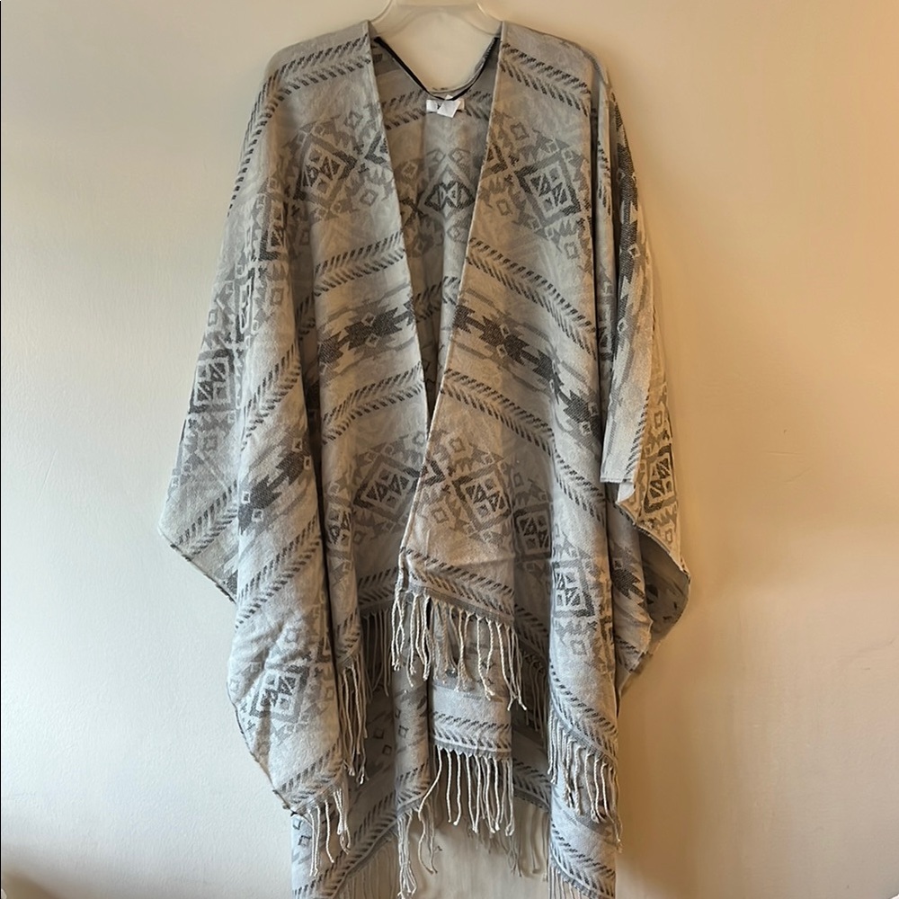 Mudd Black and Gray Patterned Poncho